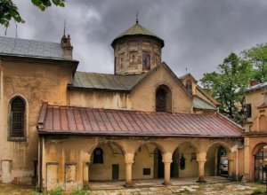 Квітучі хрести: вірменські церкви України