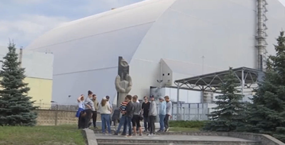 Туристи їдуть до Чорнобиля